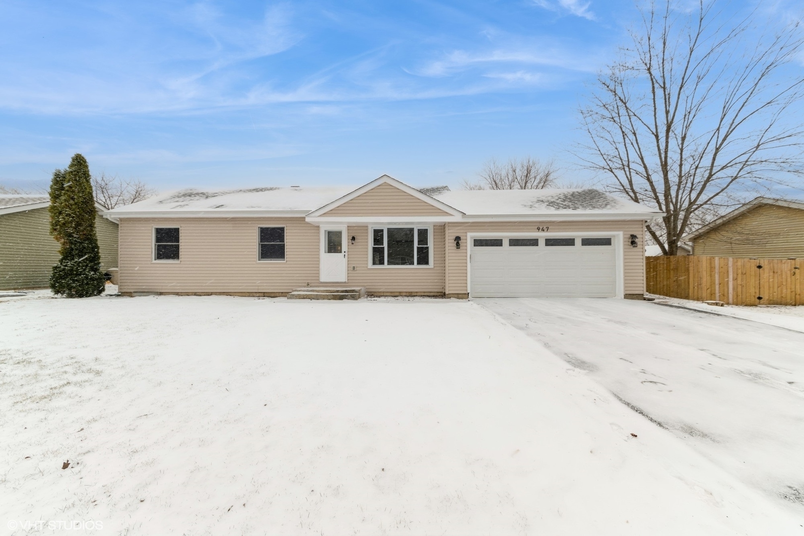 Property Photo:  947 Surf Court  IL 60103 