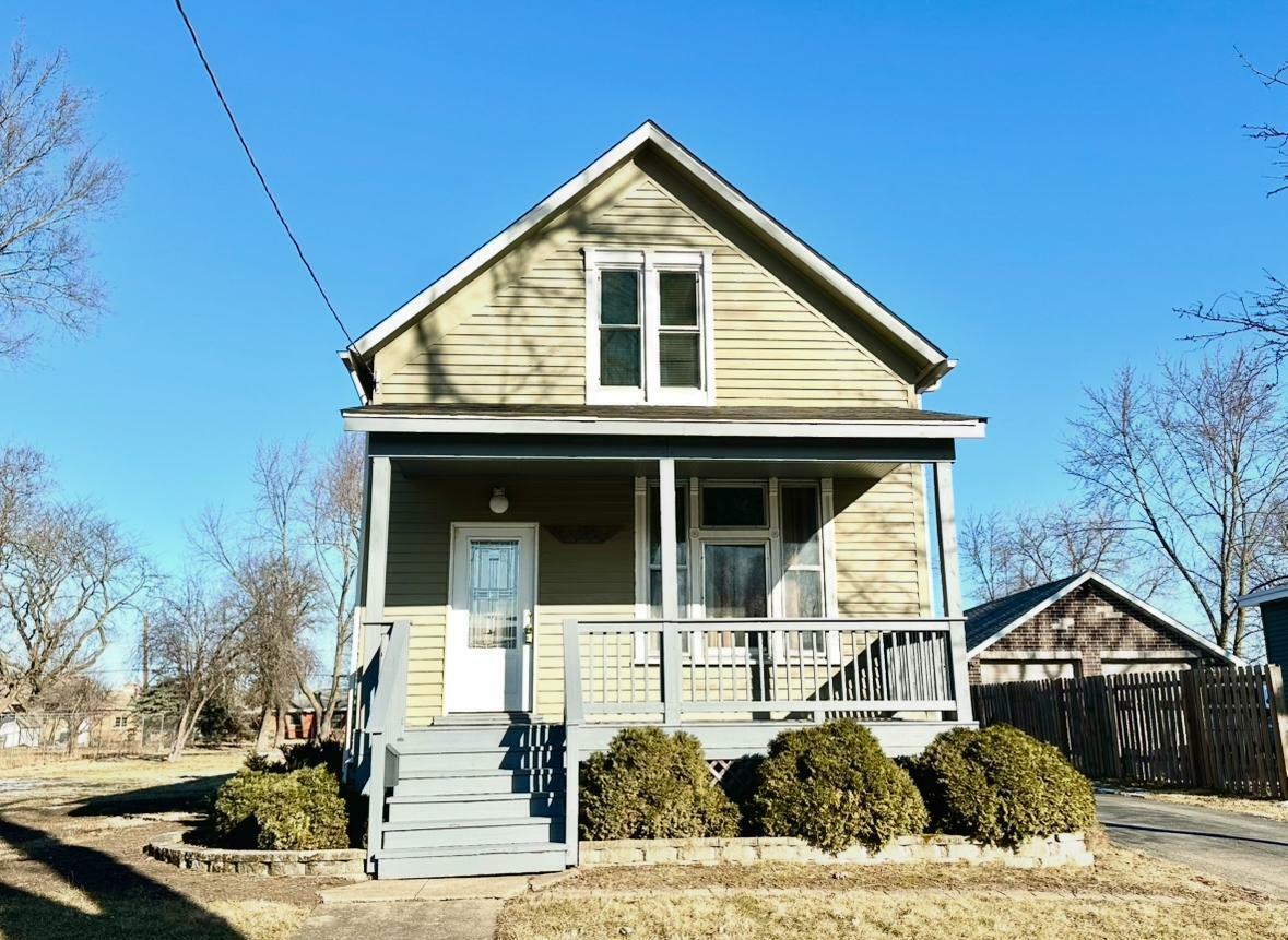 Property Photo:  906 Mountain Street  IL 60505 