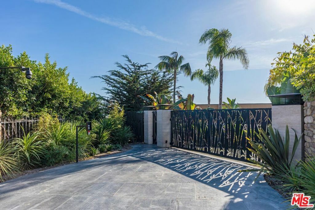 Property Photo: 11870 Ellice Street CA 90265