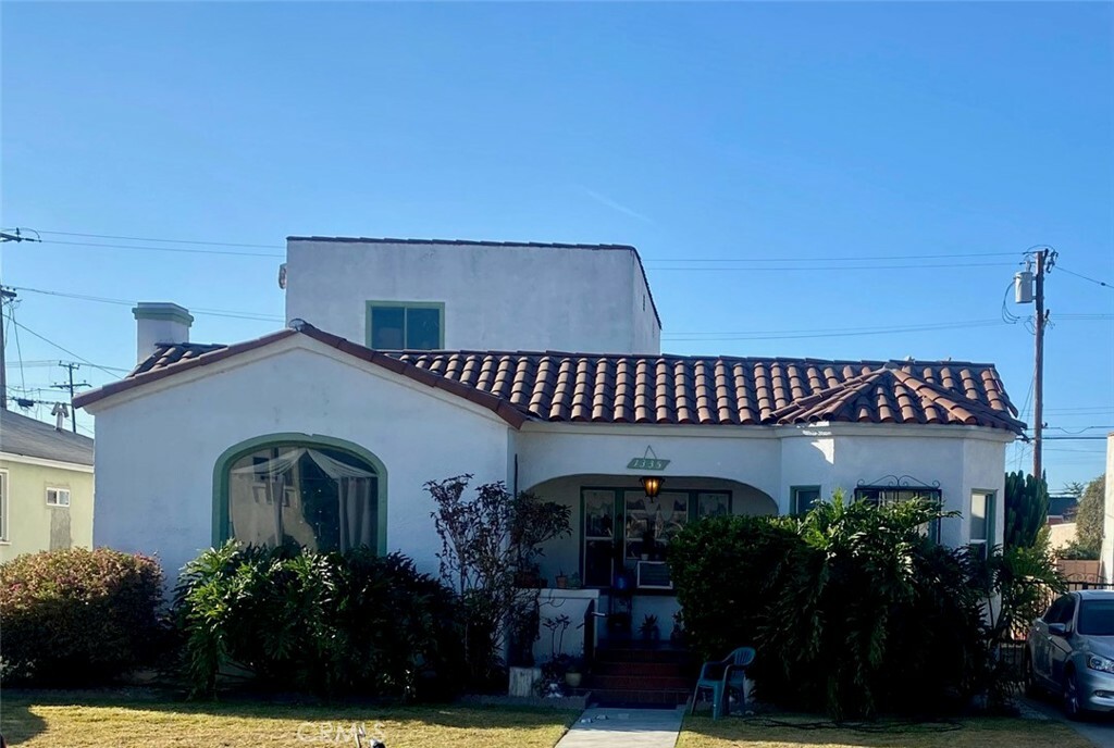 Property Photo: 1335 S Clela CA 90022