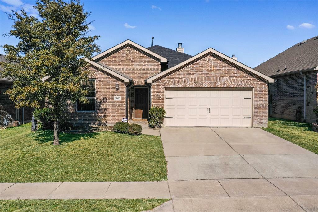 Property Photo:  653 Cattlemans Way  TX 76131 