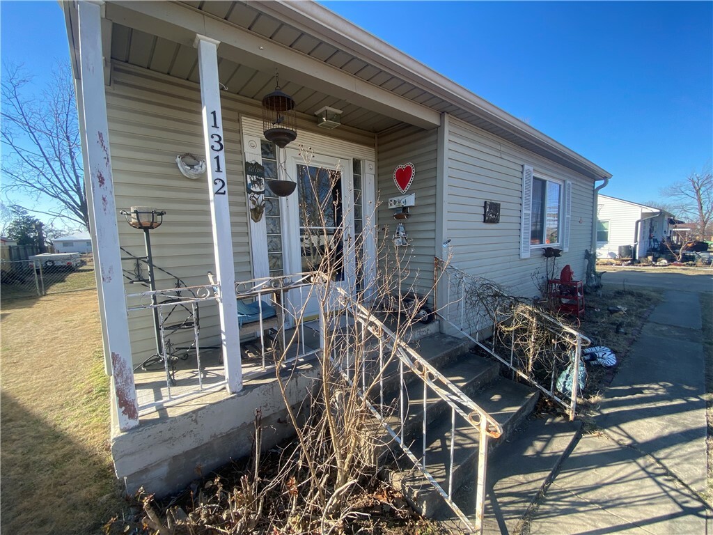 Property Photo:  1312 S 9th Street  AR 72756 