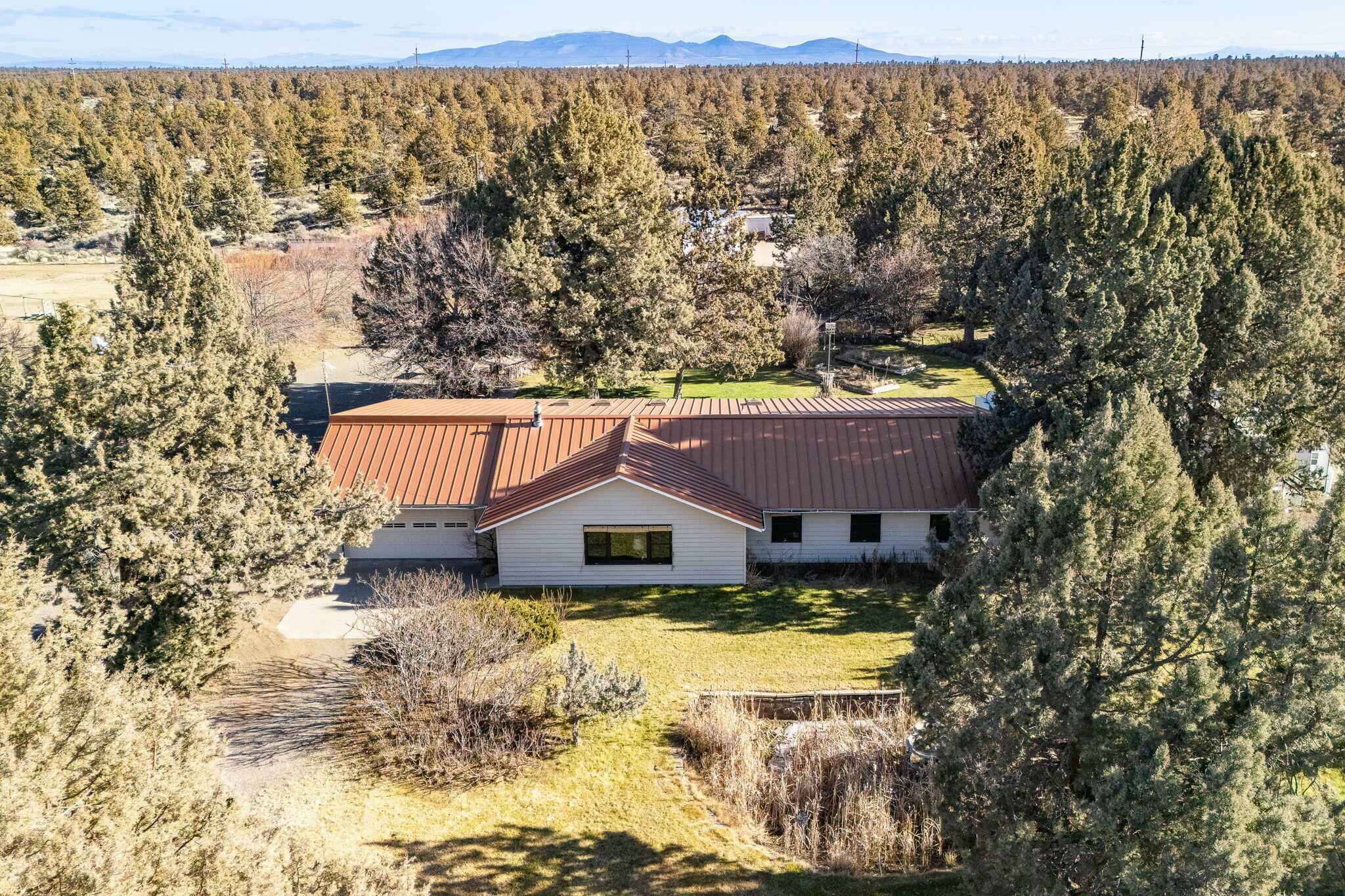 Property Photo: 8350 S Highway 97 OR 97756
