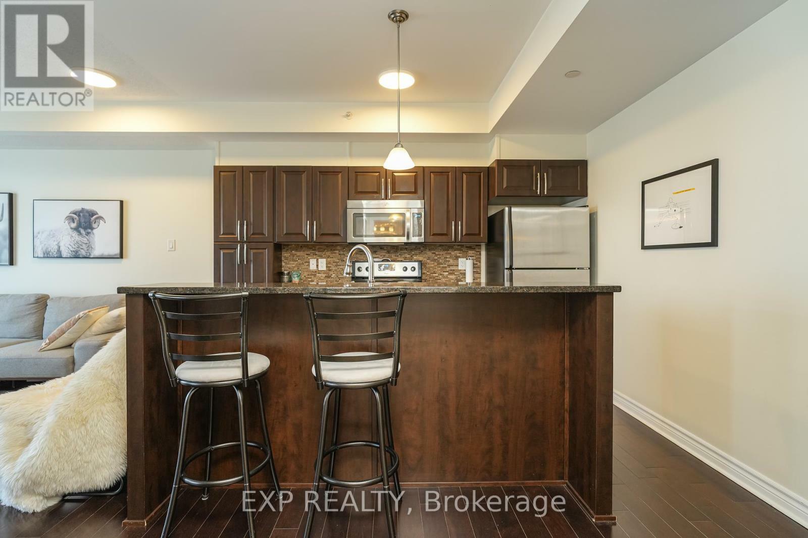 Property Photo:  659 Sue Holloway Drive 303  ON K2J 5G3 