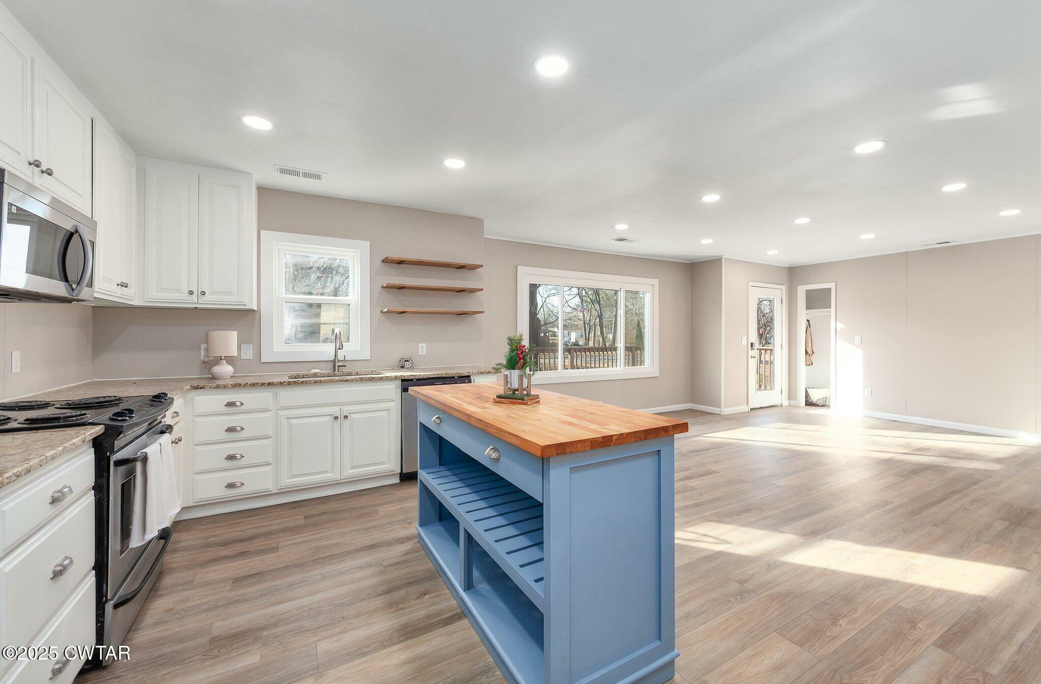 Property Photo: 335 Mebanewood Drive TN 38344