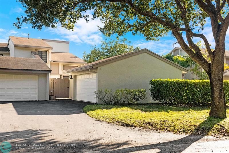 Property Photo: 11410 SW 110th Ln 11410 FL 33176