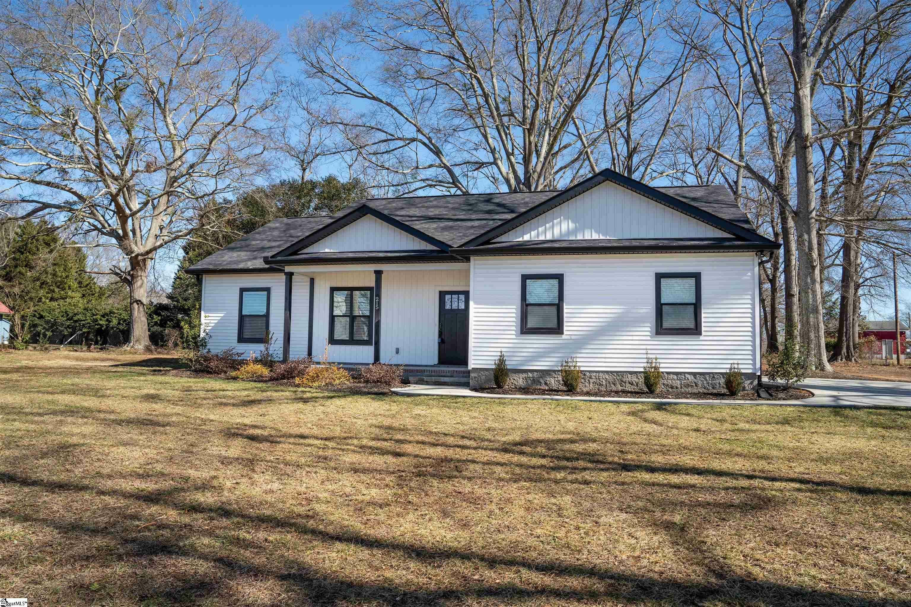 Property Photo: 215 McAbee Road SC 29376