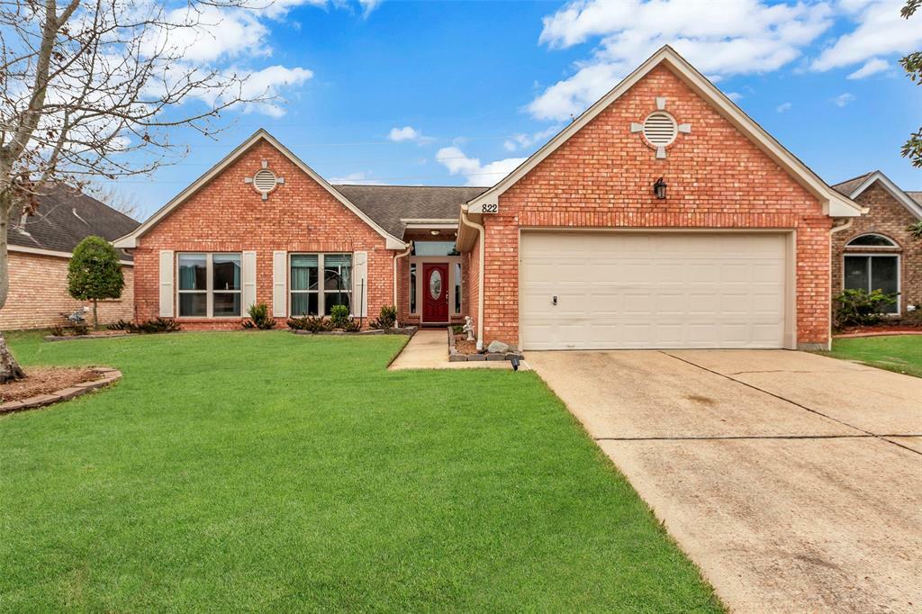 Property Photo:  822 W Peach Hollow Circle  TX 77584 