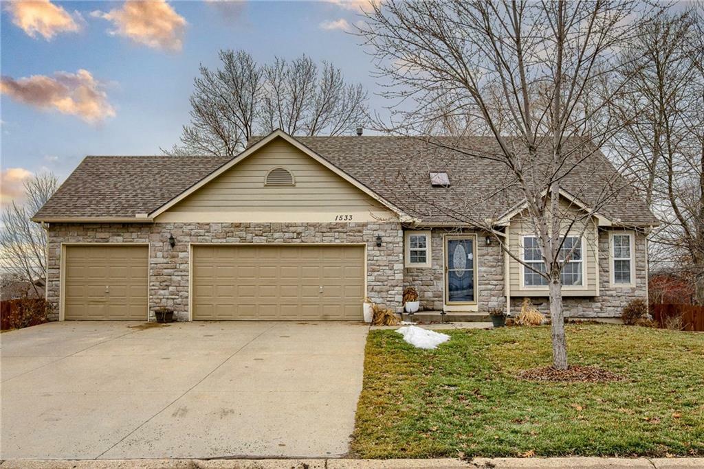Property Photo: 1533 Elm Street KS 66025