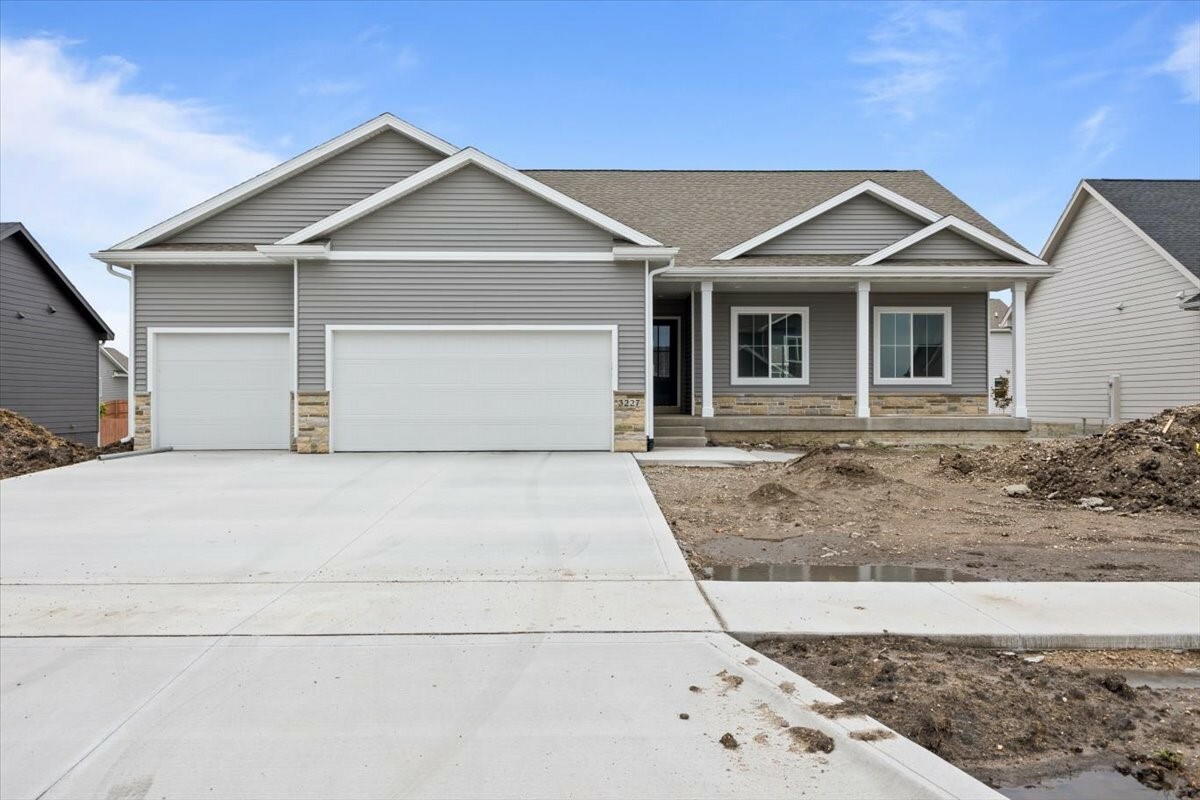 Property Photo: 3227 NW 27th Circle IA 50023