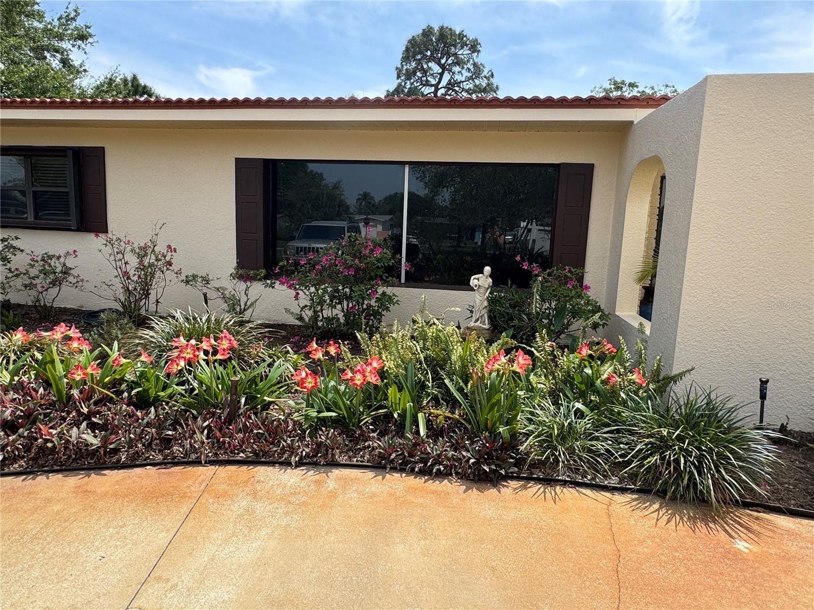 Property Photo: 6226 Hampton Court N FL 33710