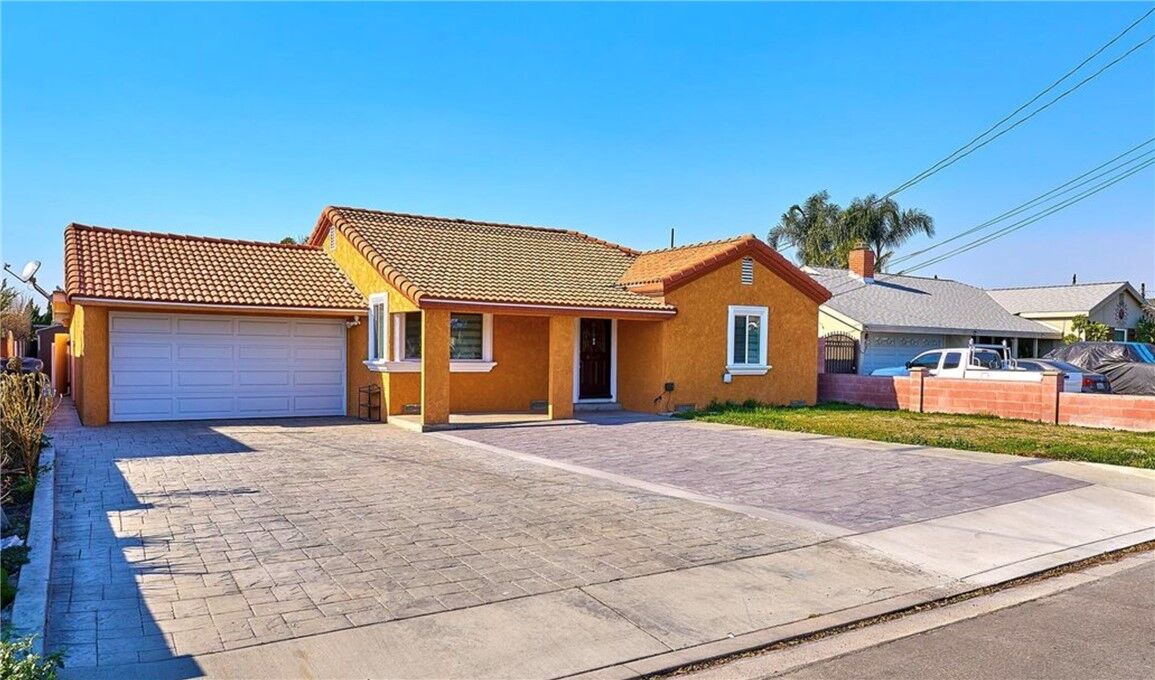 Property Photo:  1019 N Liberty Lane  CA 92805 