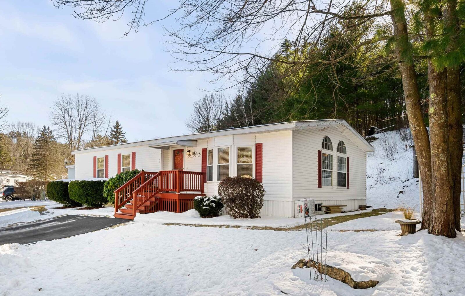 Property Photo:  40 Zachary Drive  NH 03106