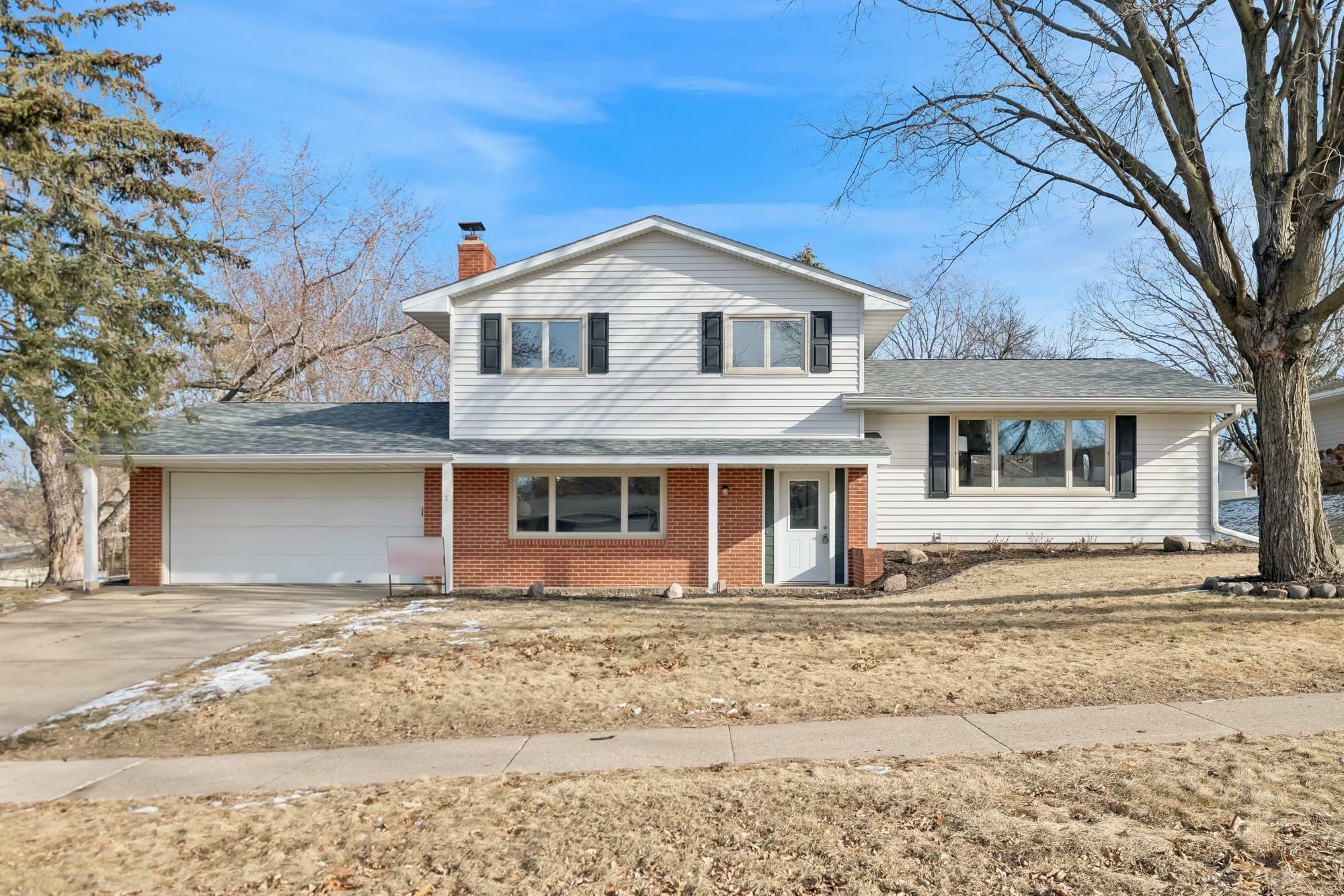 Property Photo:  11699 River Hills Drive  MN 55337 