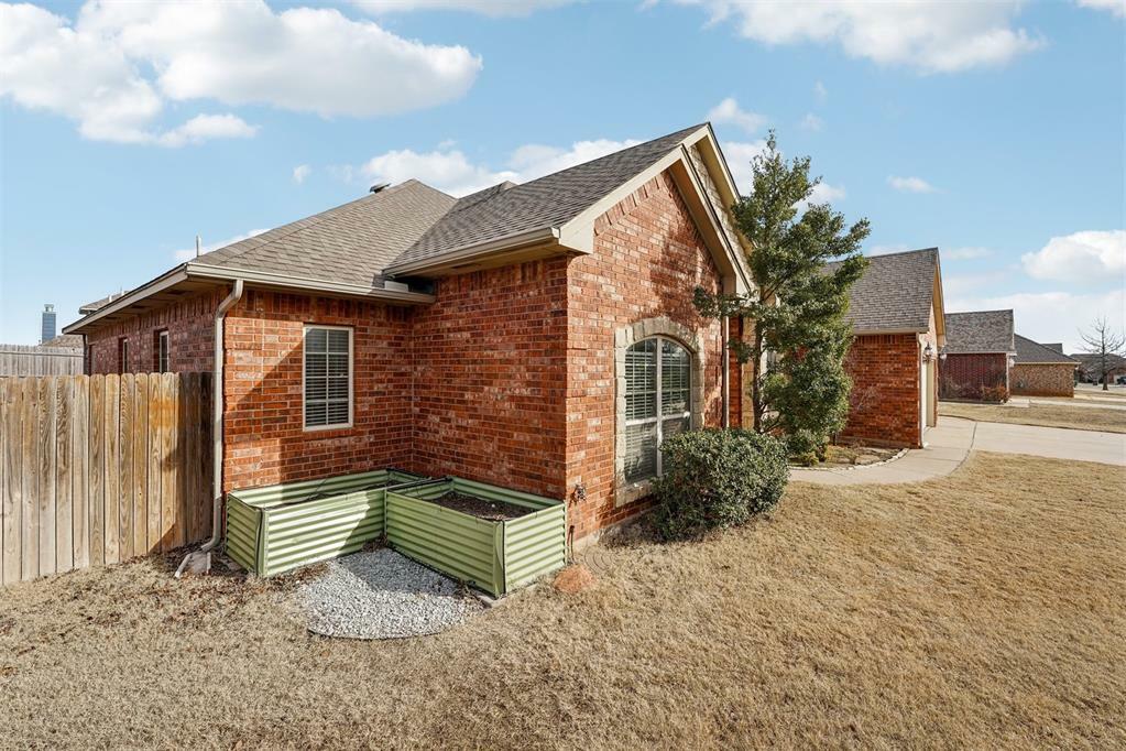 Property Photo:  1001 NE 32nd Street  OK 73160 