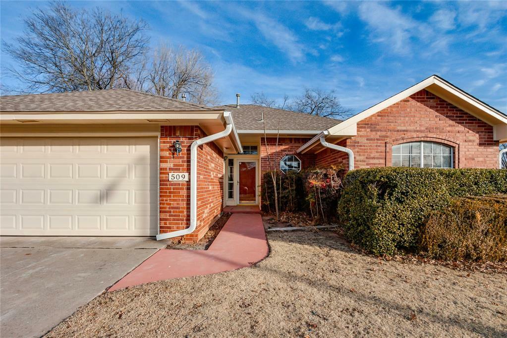 Property Photo:  509 Gyrfalcon Drive  OK 73072 