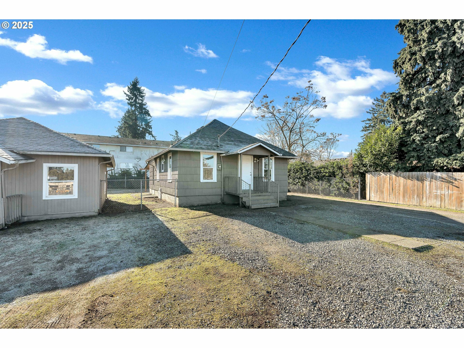 Property Photo:  2101 E 27th St  WA 98661 