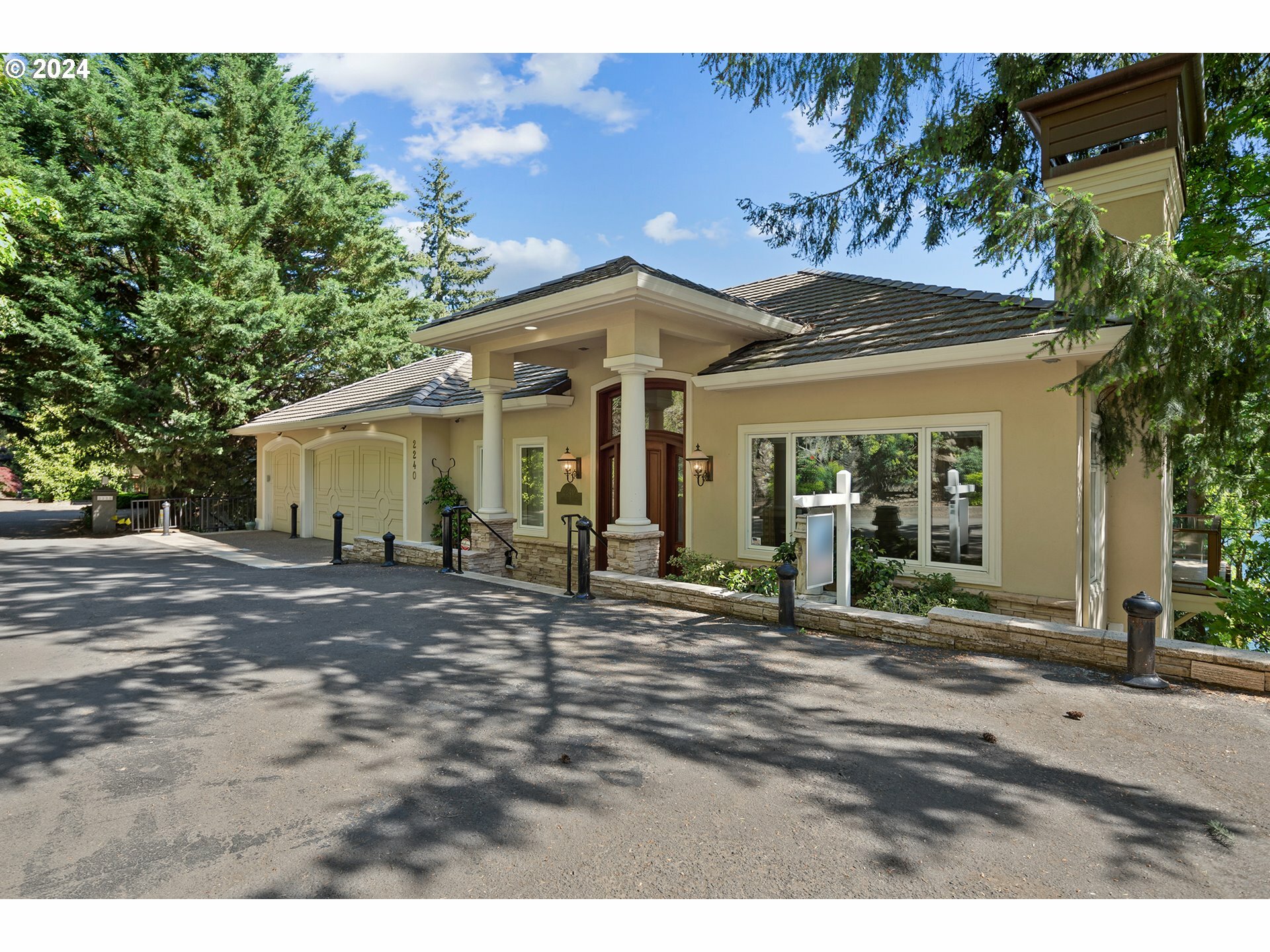 Property Photo: 2240 Summit Ct OR 97034
