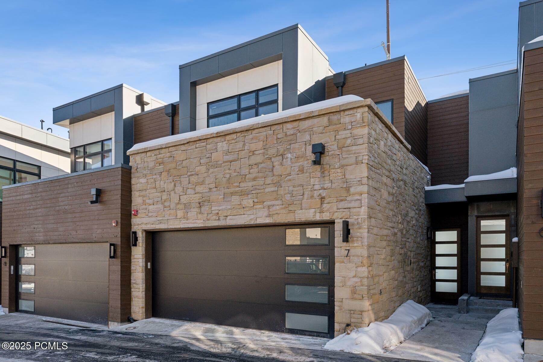 Property Photo: 4134 Cooper Lane 7 UT 84098