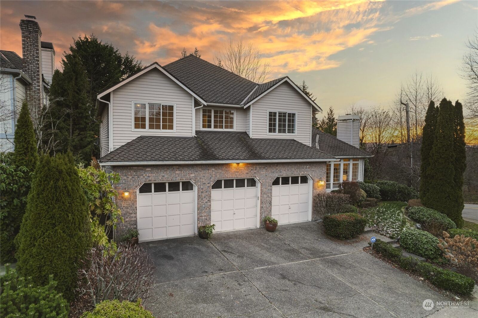 Property Photo:  9411 S 233rd Place  WA 98031 