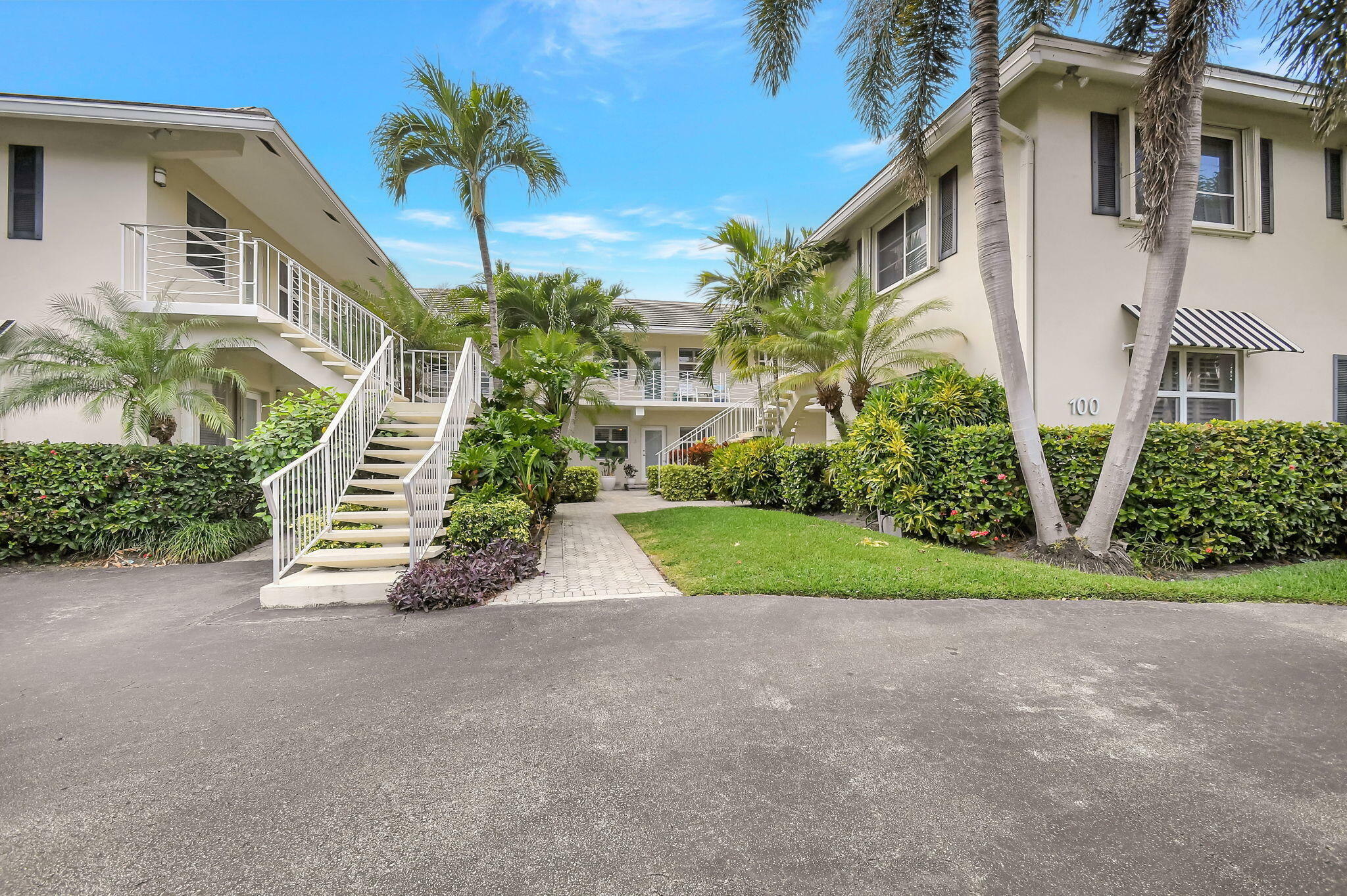 Property Photo: 100 Venetian Drive 3 FL 33483