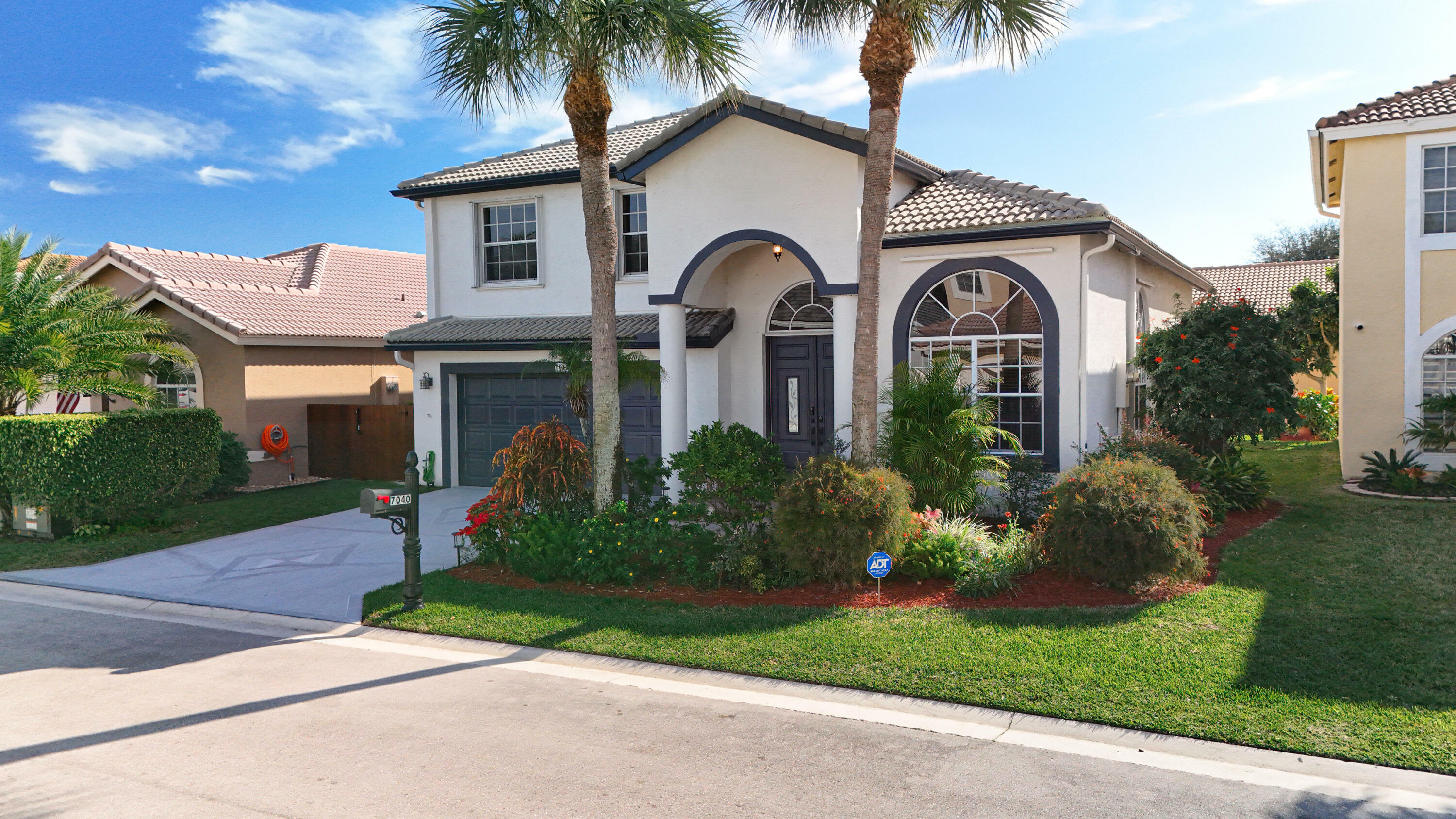 Property Photo: 7040 Peninsula Lake Court FL 33467