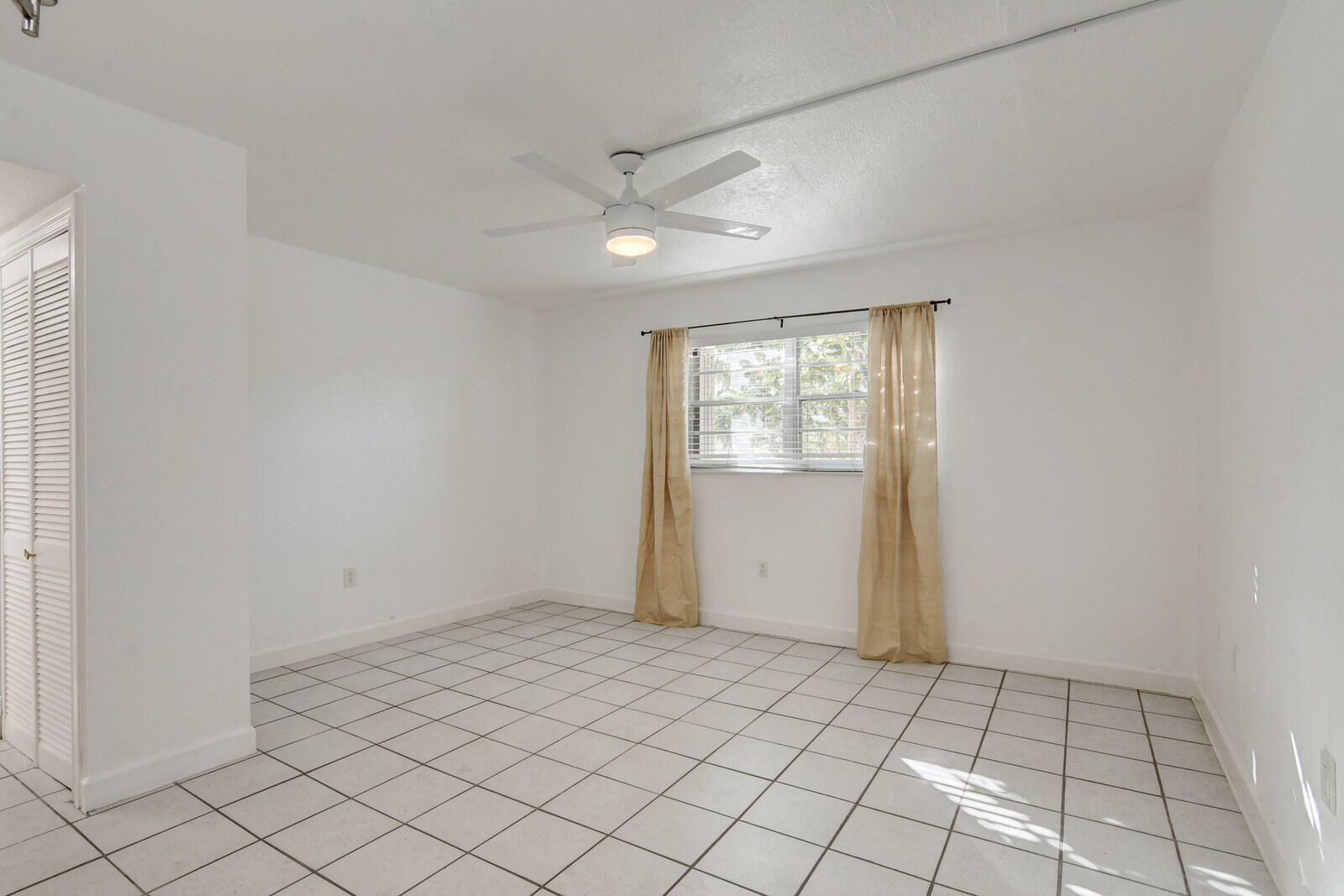 Property Photo:  650 SW 2nd Avenue 150  FL 33432 