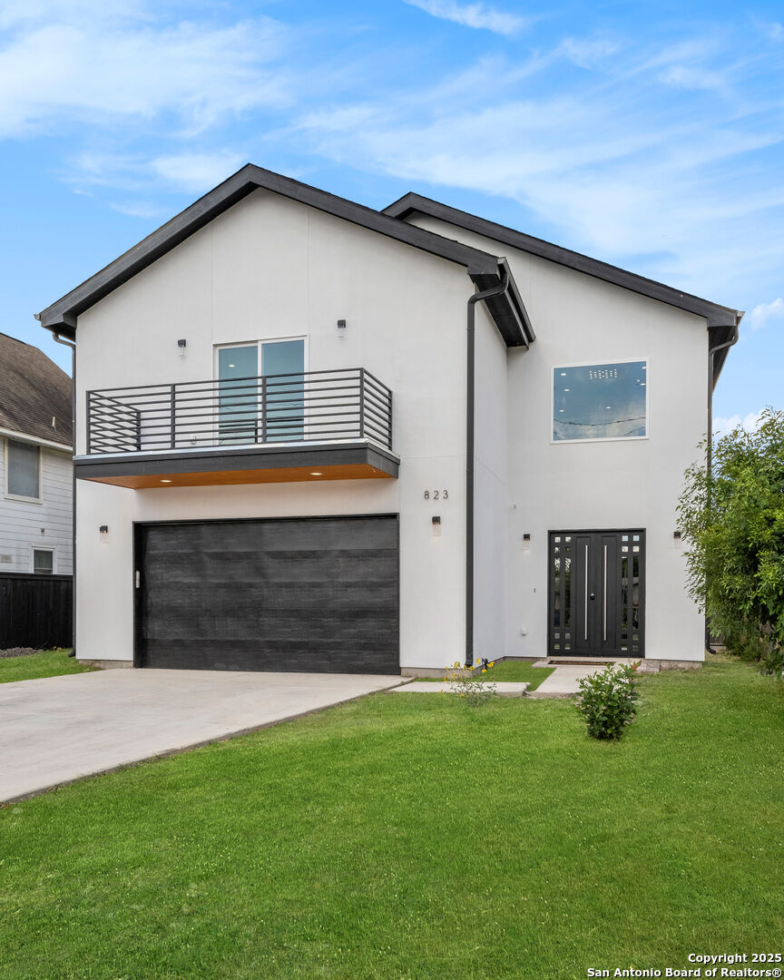 Property Photo: 823 W Pyron Ave TX 78221