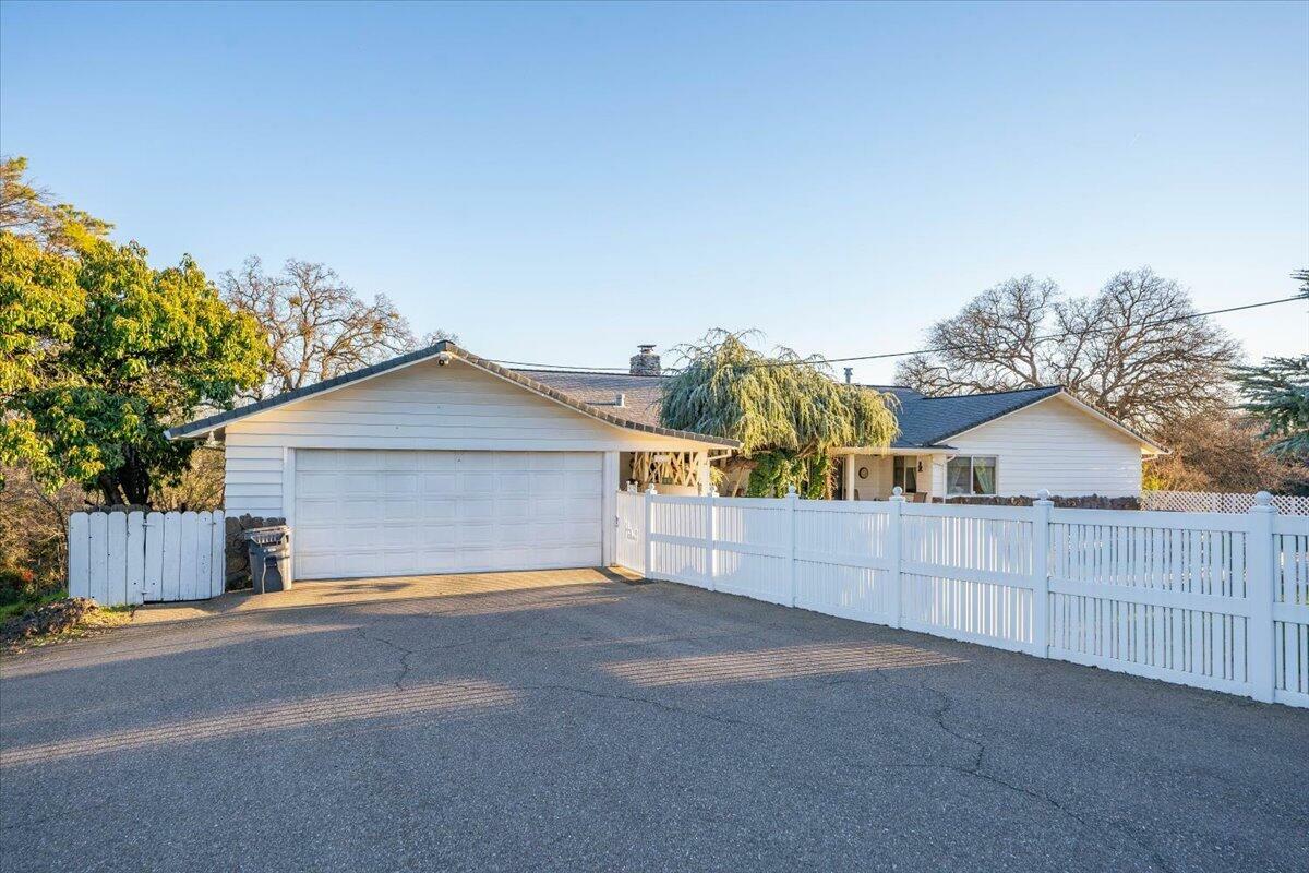 Property Photo:  13815 Ide Adobe Lane  CA 96080 