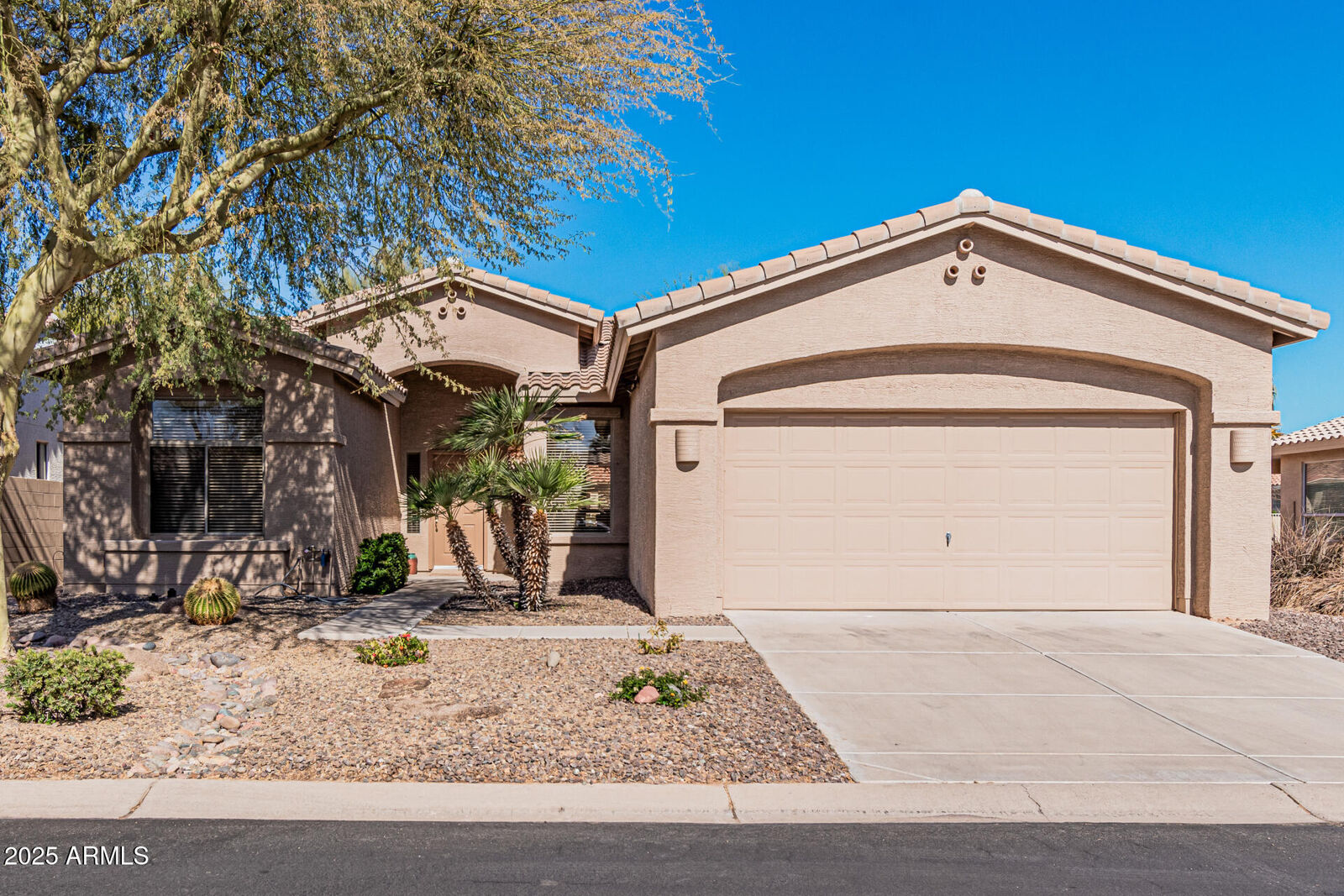 Property Photo: 9746 E Coopers Hawk Drive AZ 85248