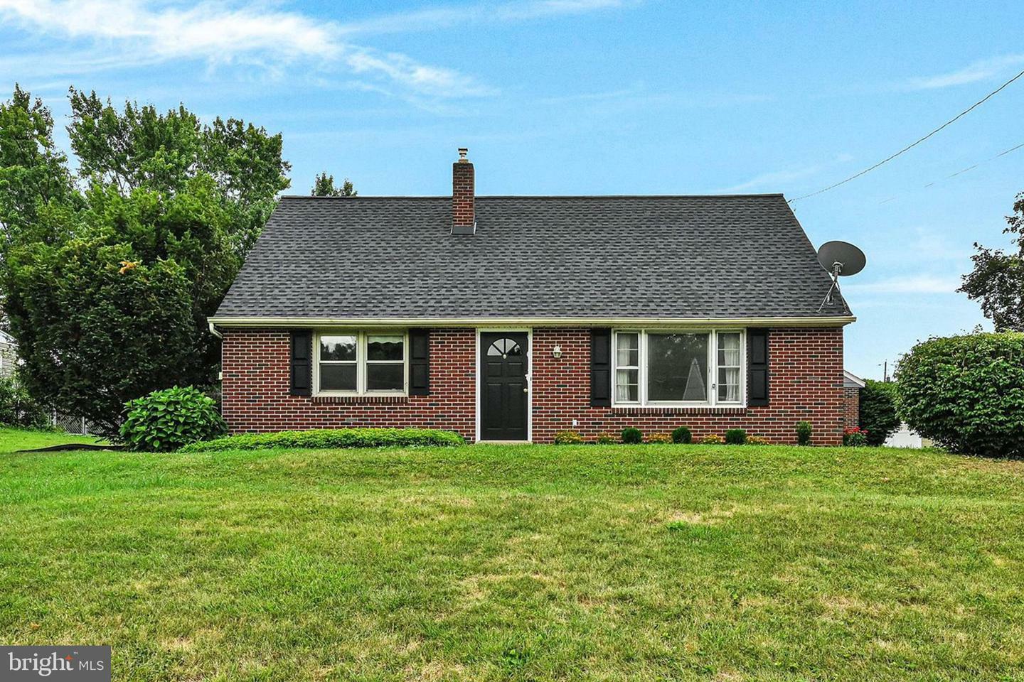 Property Photo:  1560 Graystone Road  PA 17545 