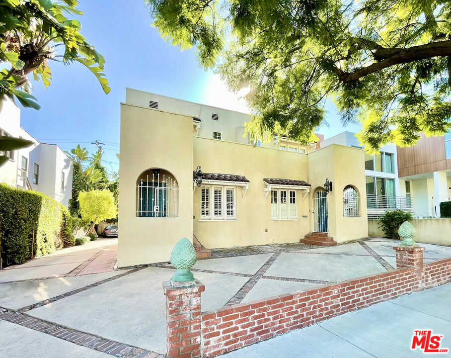 Property Photo:  8816 Rangely Ave  CA 90048 