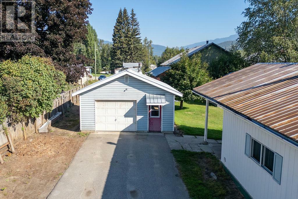 Property Photo:  1720 Illinisky Road  BC V0E 2S0 