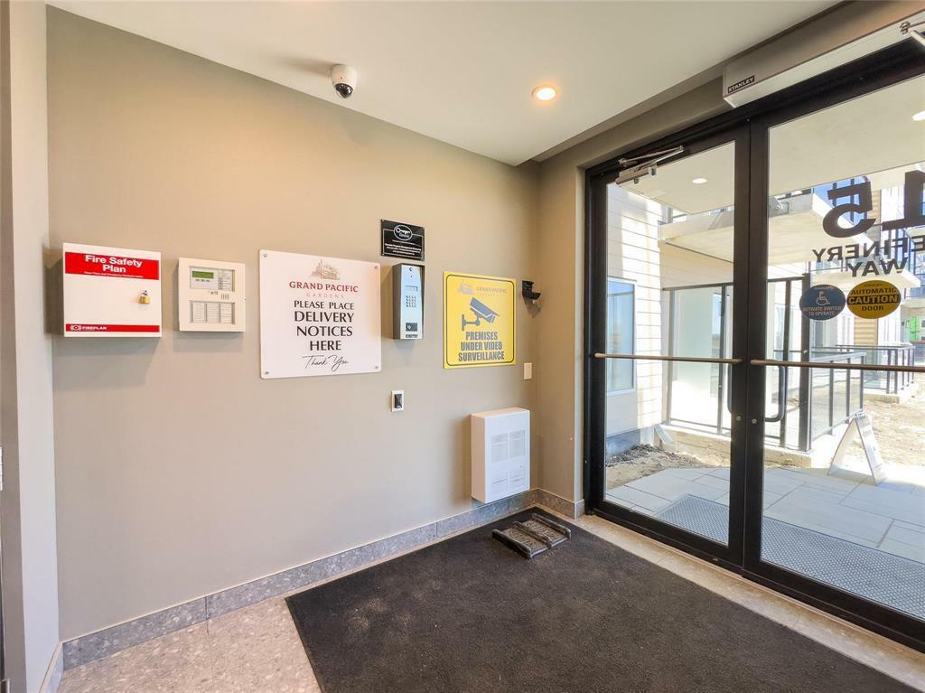 Property Photo: 635 Ballantrae Drive MB R3T 3K4