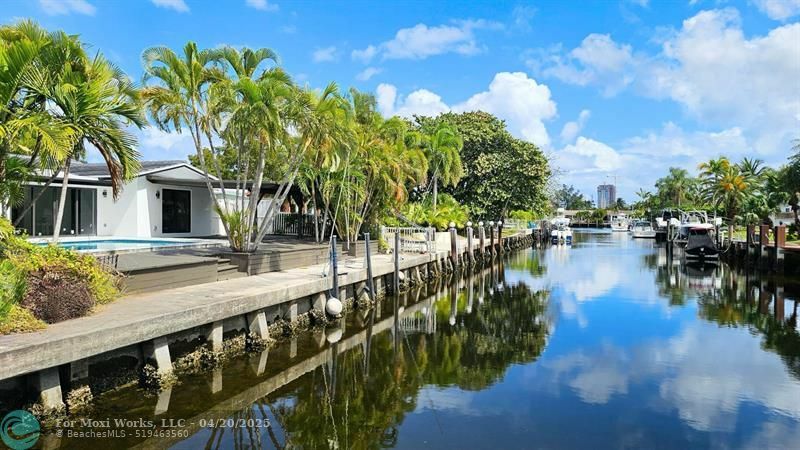 Property Photo:  900 SE 10th St  FL 33060 