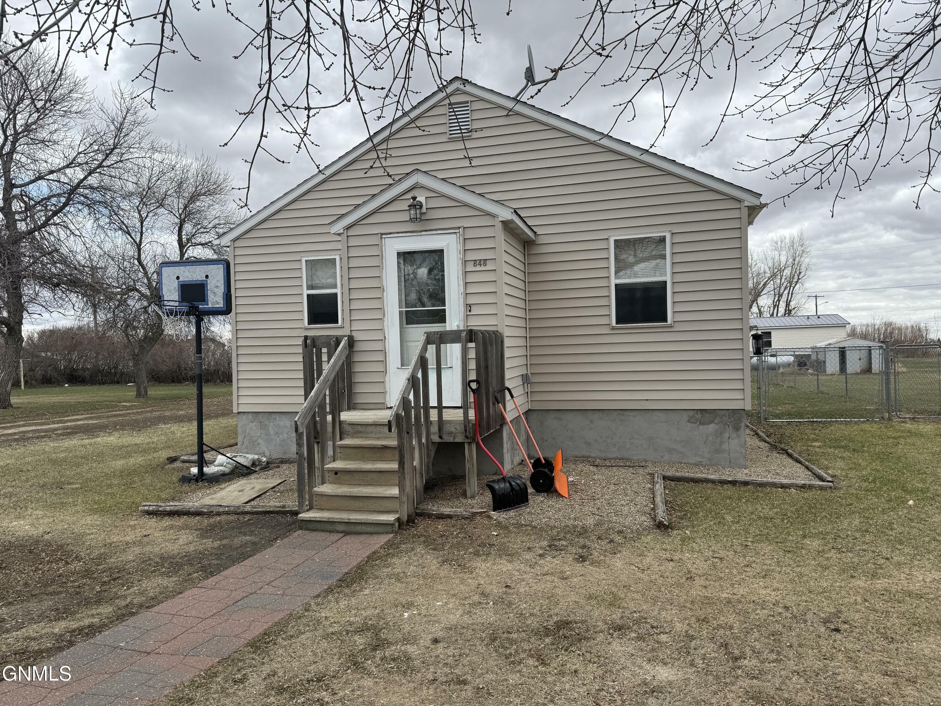 Property Photo: 846 Opfer Avenue ND 58750