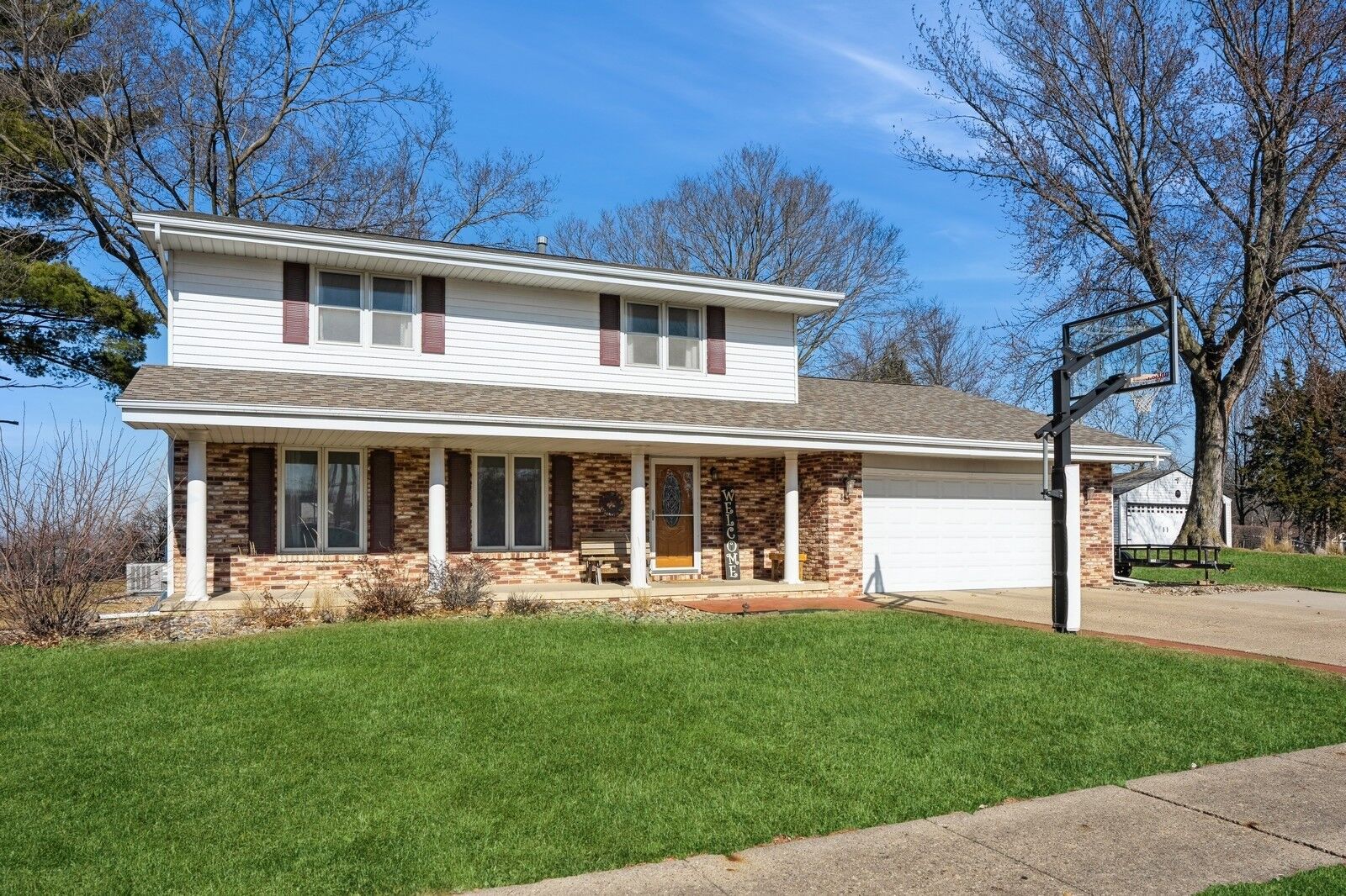 Property Photo:  805 Stuart Street  IA 50047