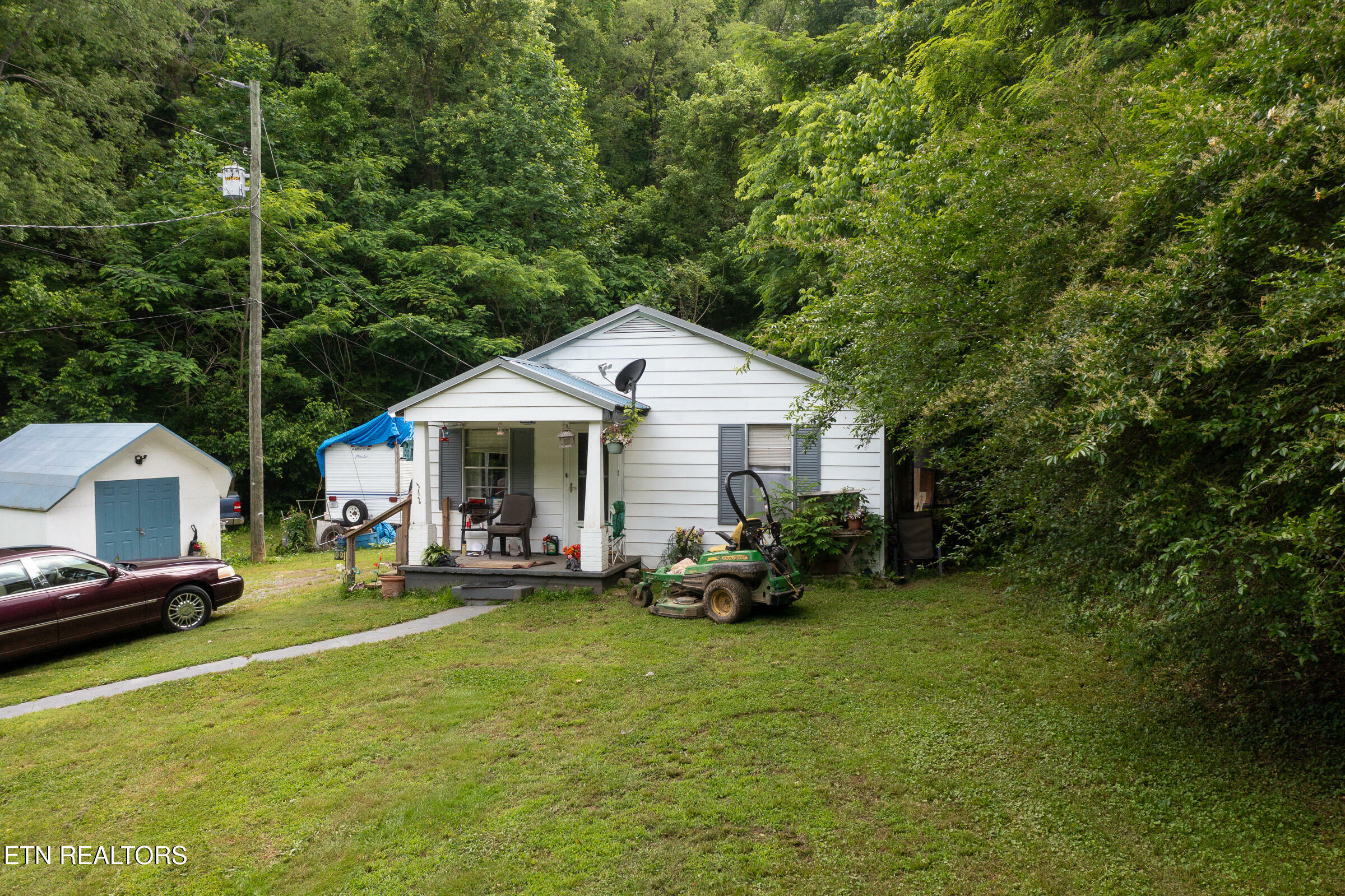 Property Photo:  542 Lane Hollow Rd  TN 37876 