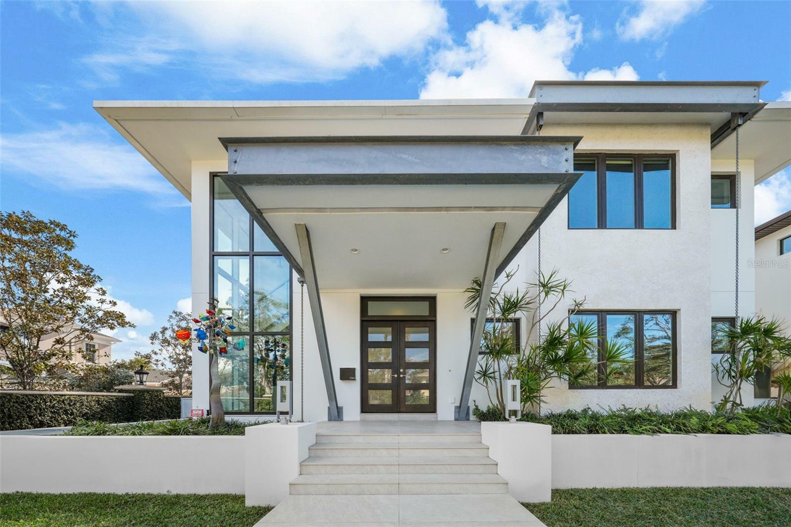 Property Photo: 720 16th Avenue NE FL 33704