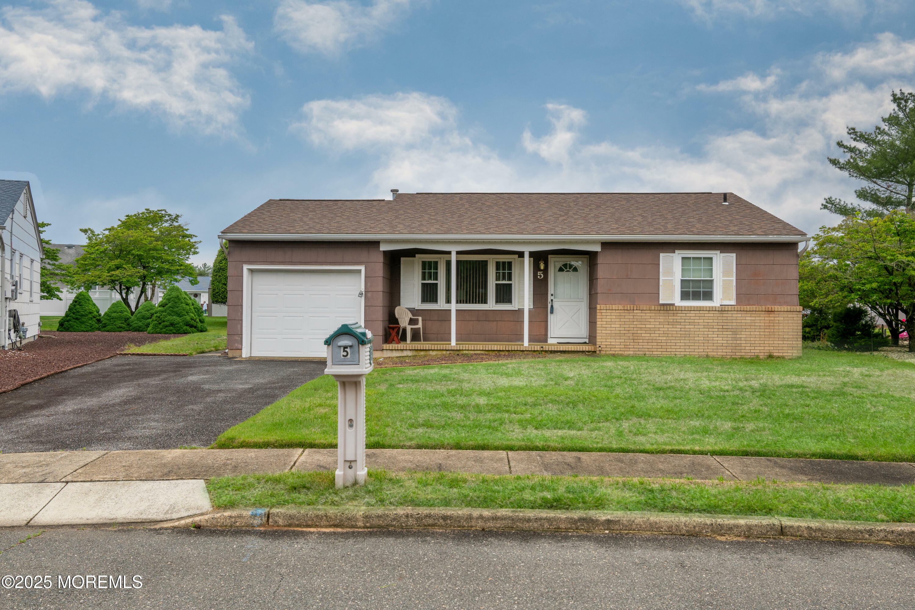 Property Photo: 5 Wiltshire Court NJ 08757