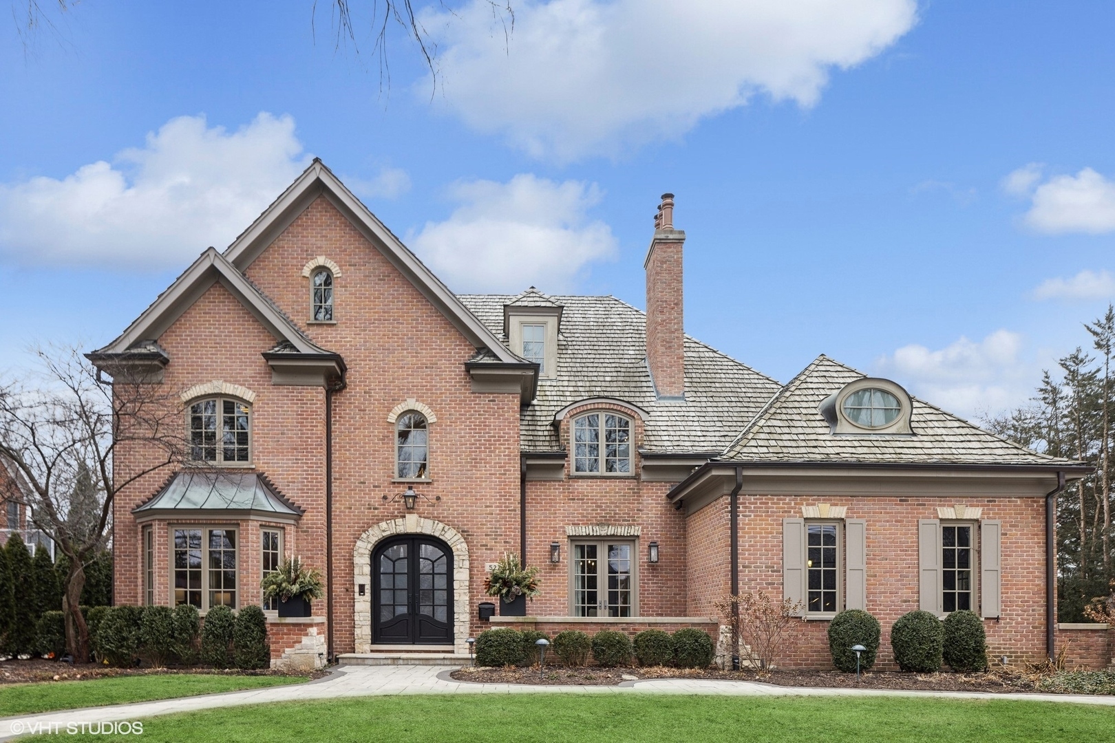 Property Photo: 522 W Hickory Street IL 60521