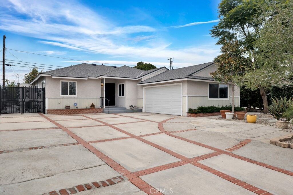 Property Photo:  10131 Sophia Avenue  CA 91343 