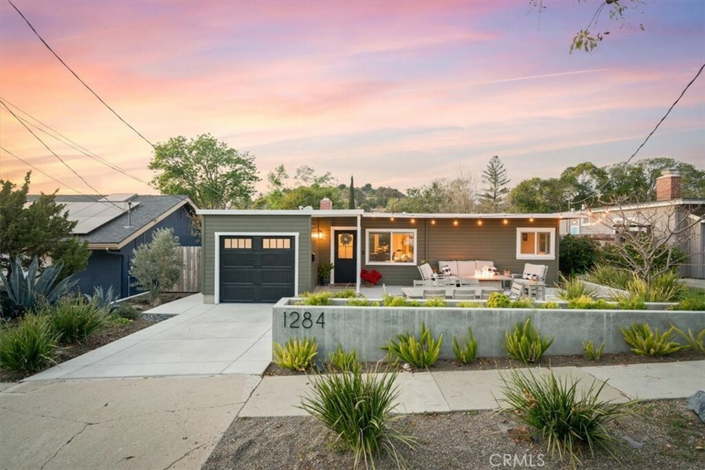 Property Photo:  1284 Sydney Street  CA 93401 