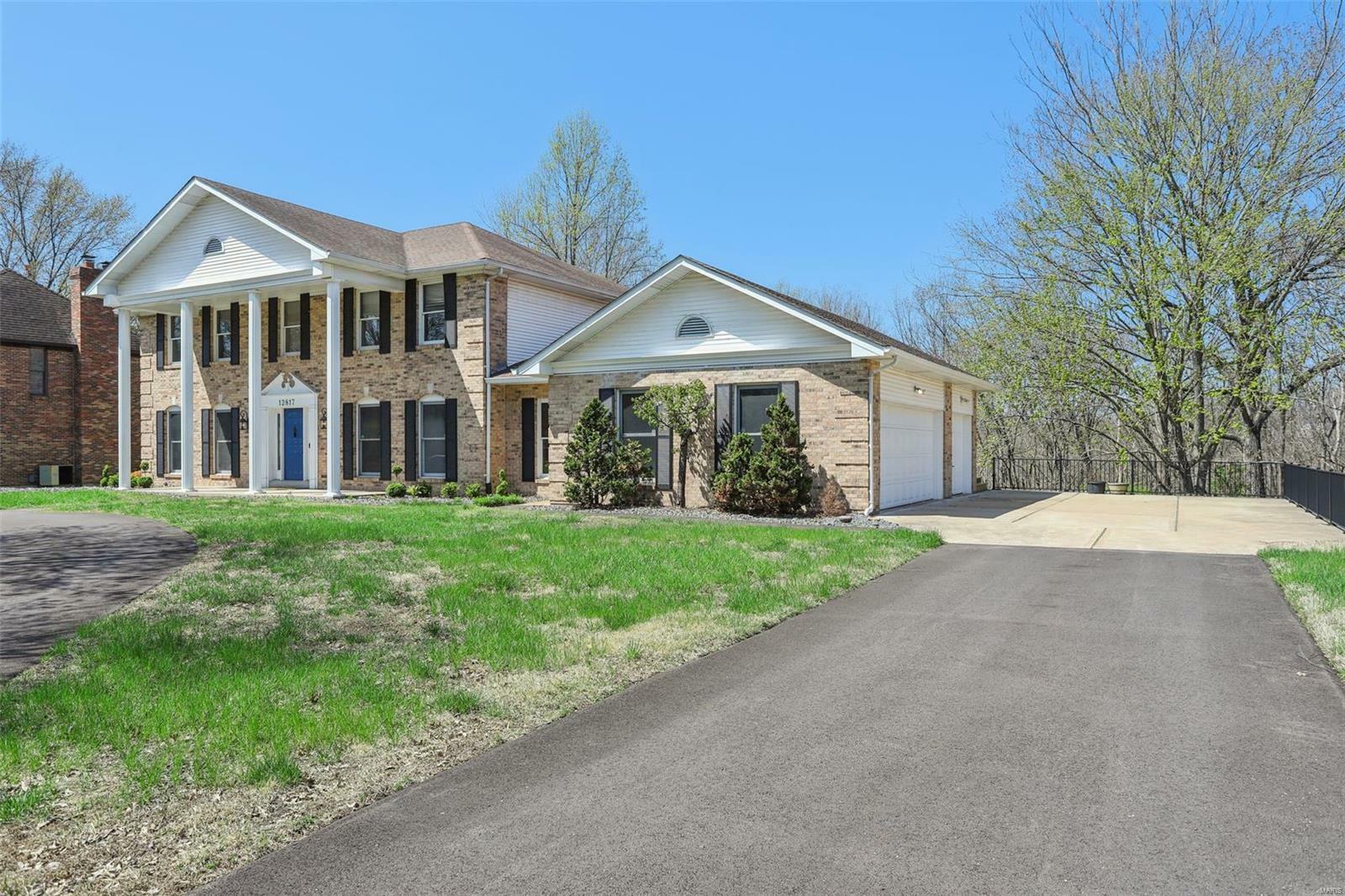 Property Photo: 12817 Pointe Dr MO 63127