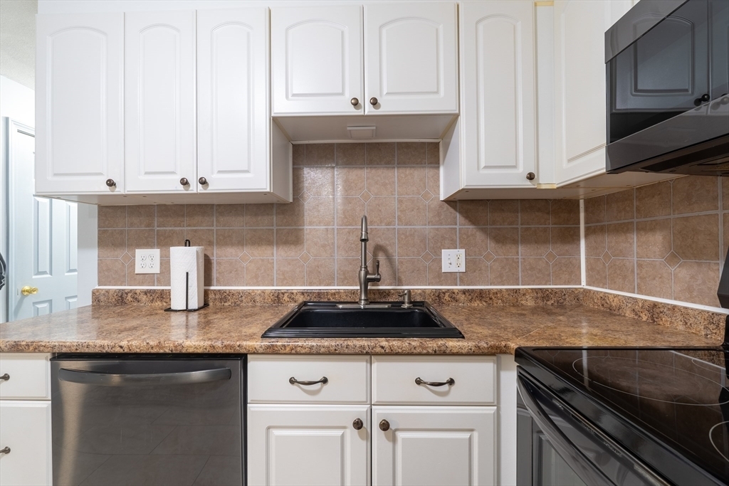 Property Photo: 23 Spencer Rd 20F MA 01719