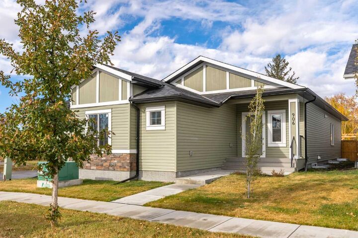 906 Macleod Trail SW  High River AB T1V 1C1 photo