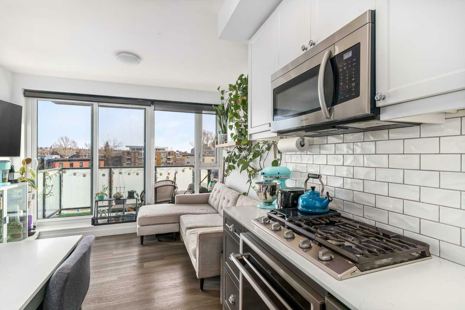 Property Photo: 327 9A Street NW 403 AB T2N 1T7
