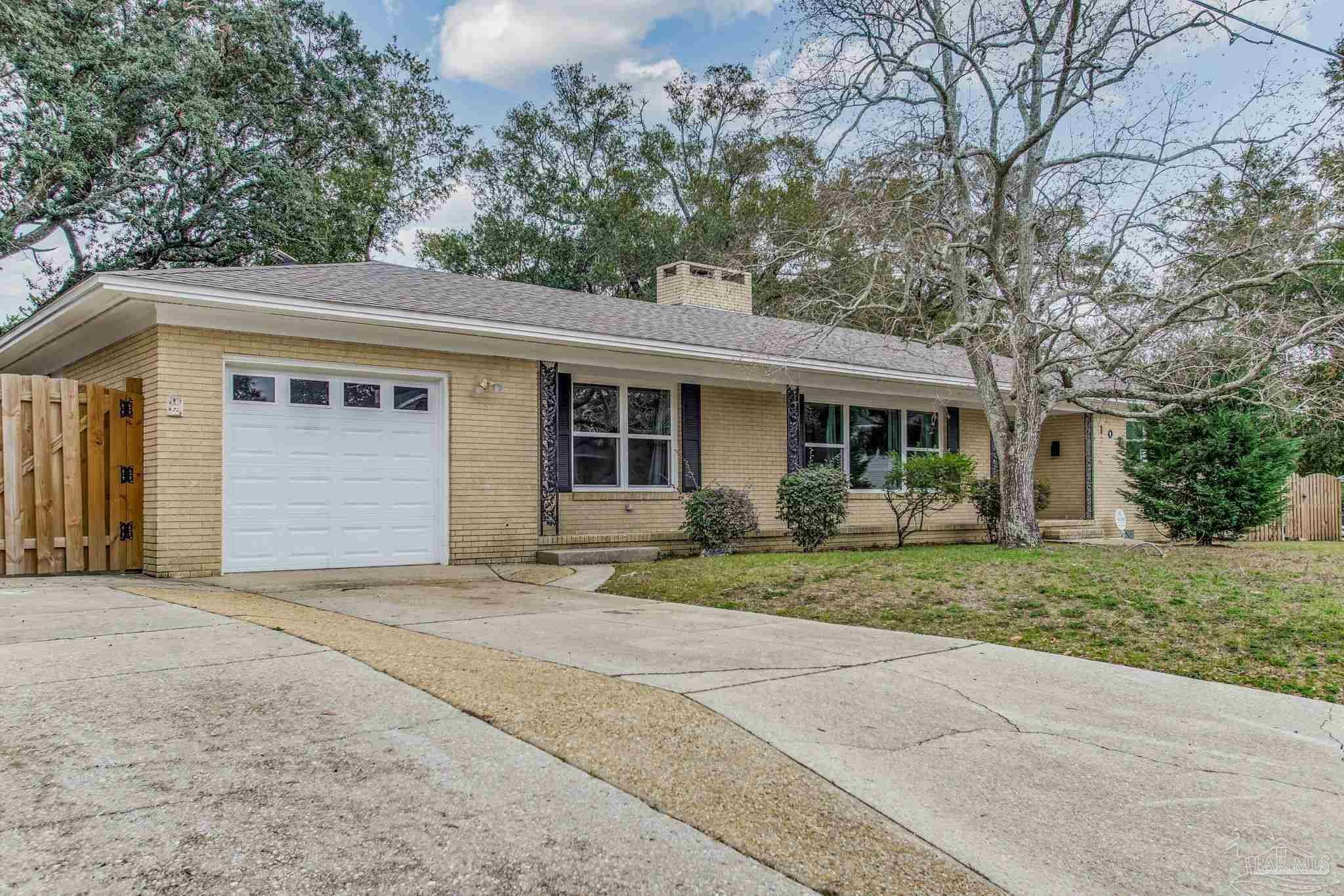 102 N E St  Pensacola FL 32502 photo