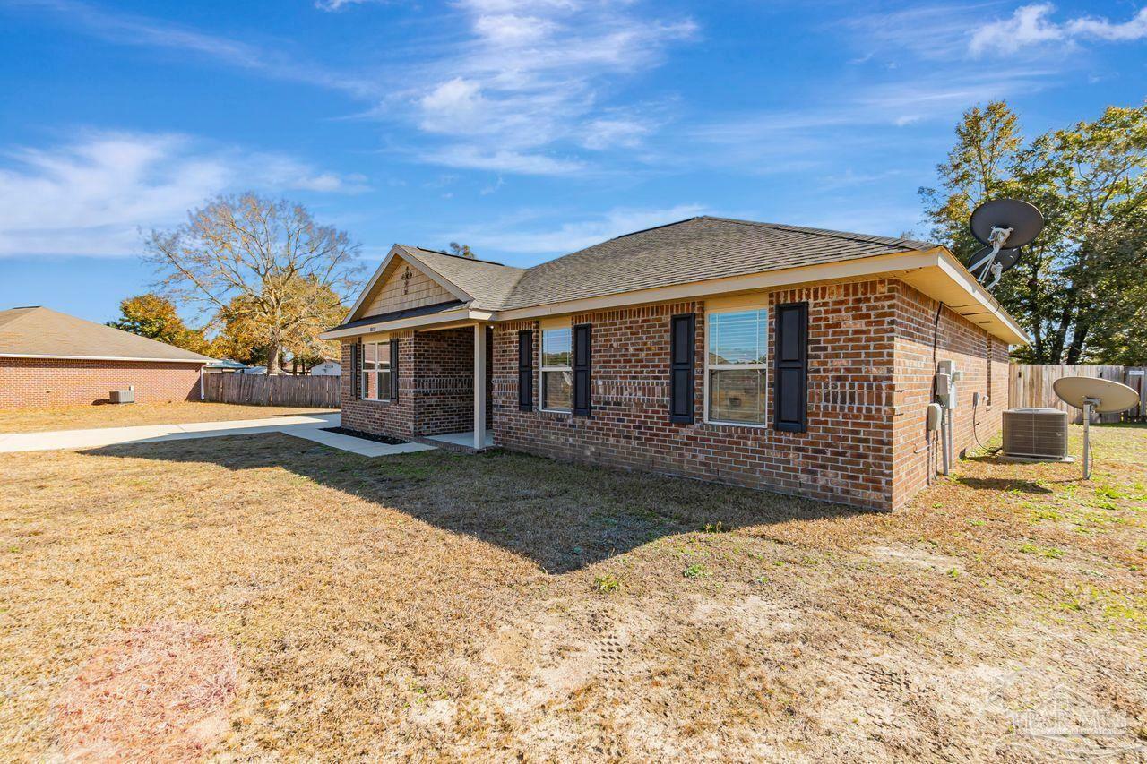 Property Photo:  8827 Bluebell St  FL 32570 