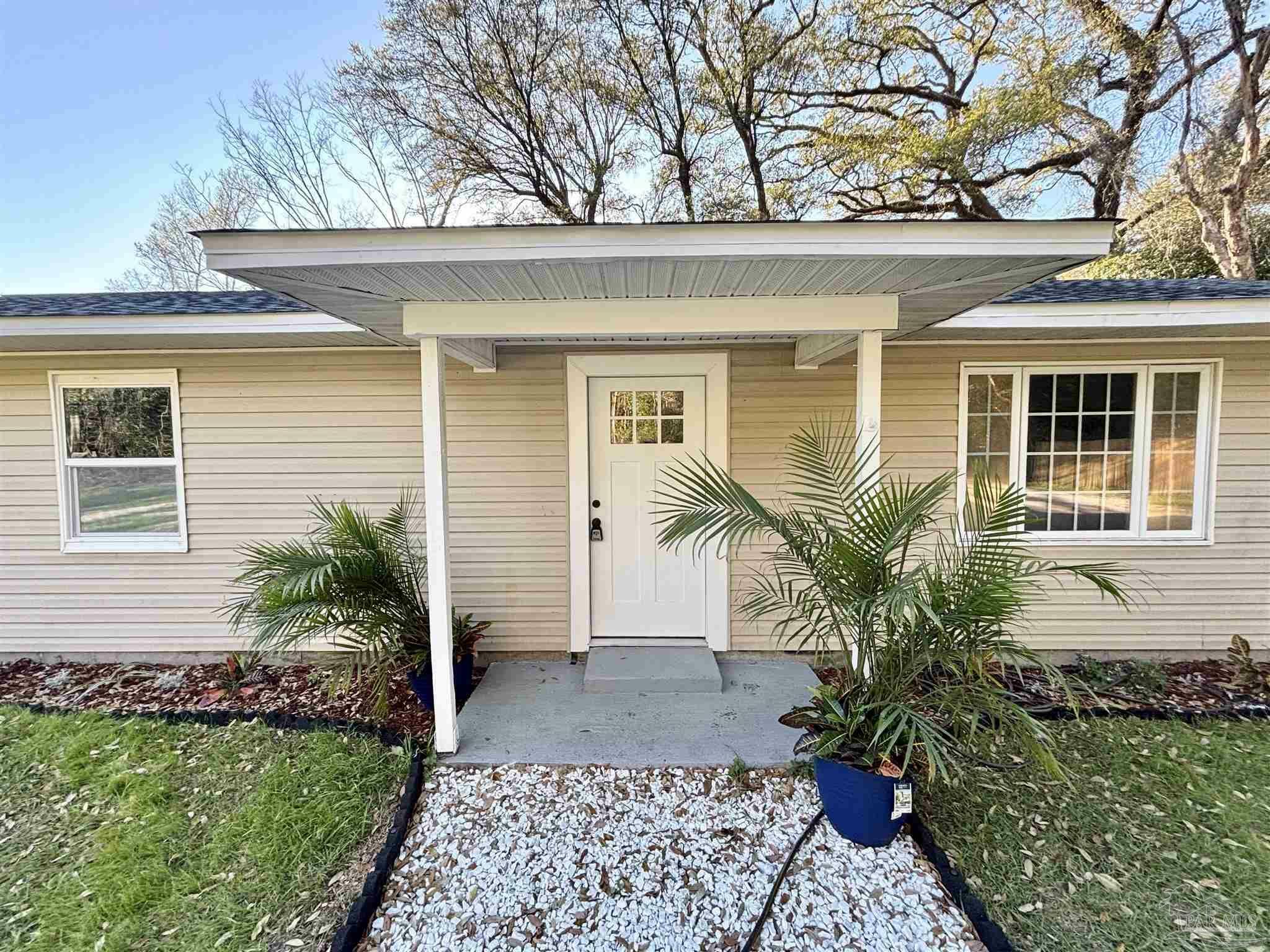 Property Photo: 8401 Sierra Echo Ln FL 32583